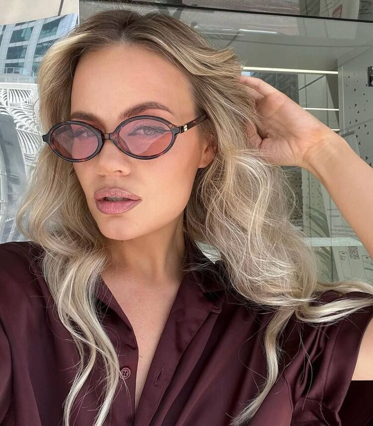 miu miu Pembe Cam Polarize Güneş Gözlüğü