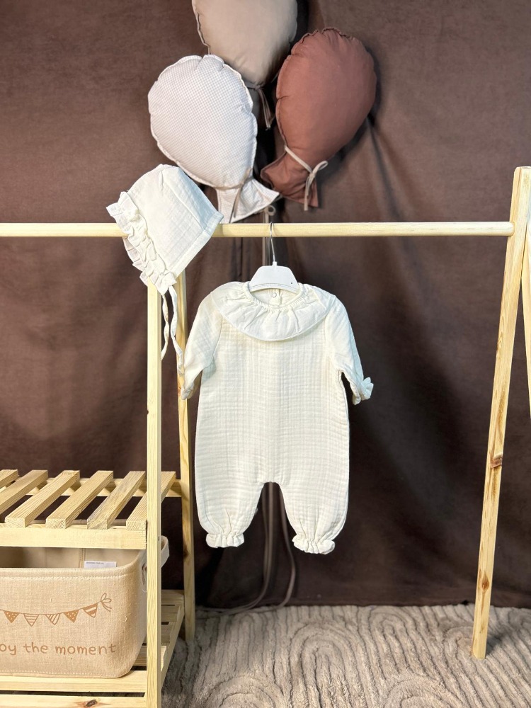 Müslin Fırfırlı Bebe Yaka Tulum ve Bonet