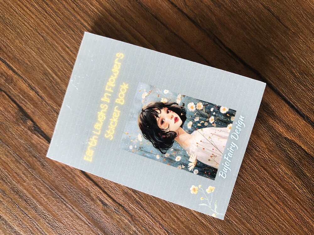 Earth Laughs İn Flowers Sticker Kitapçığı