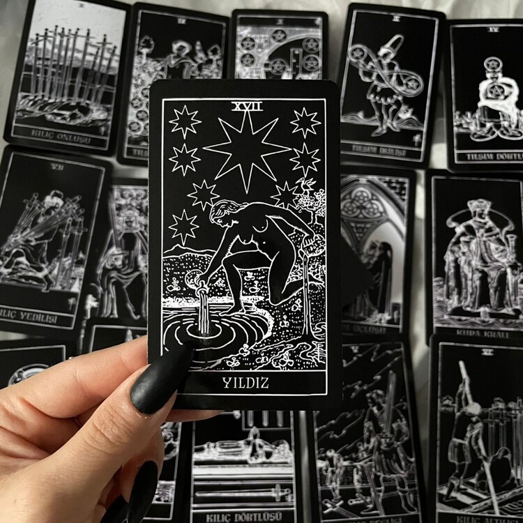 Black & White Tarot