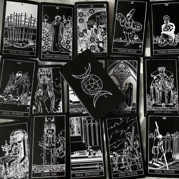 Black & White Tarot