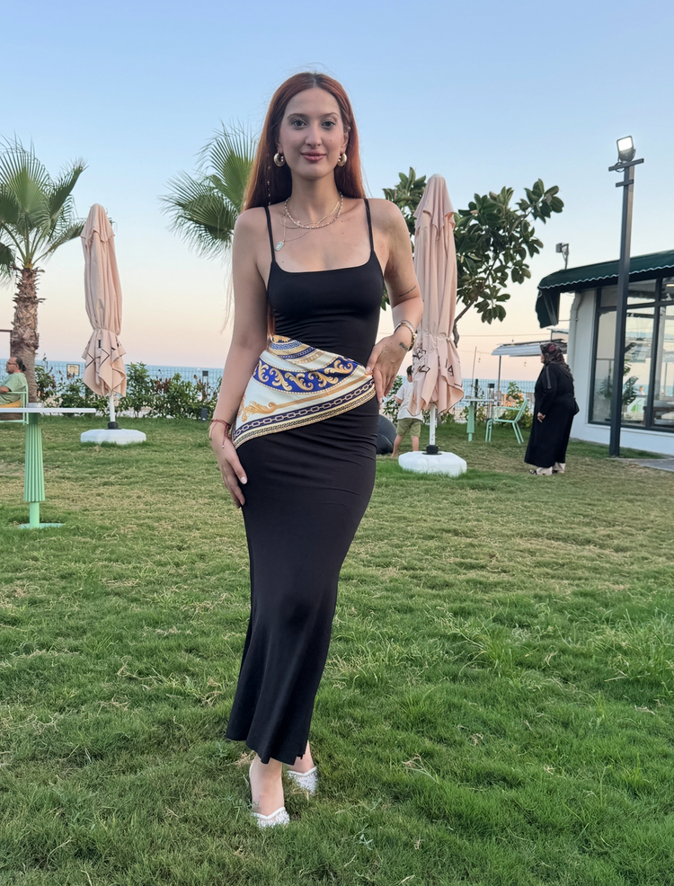 Askılı siyah elbise