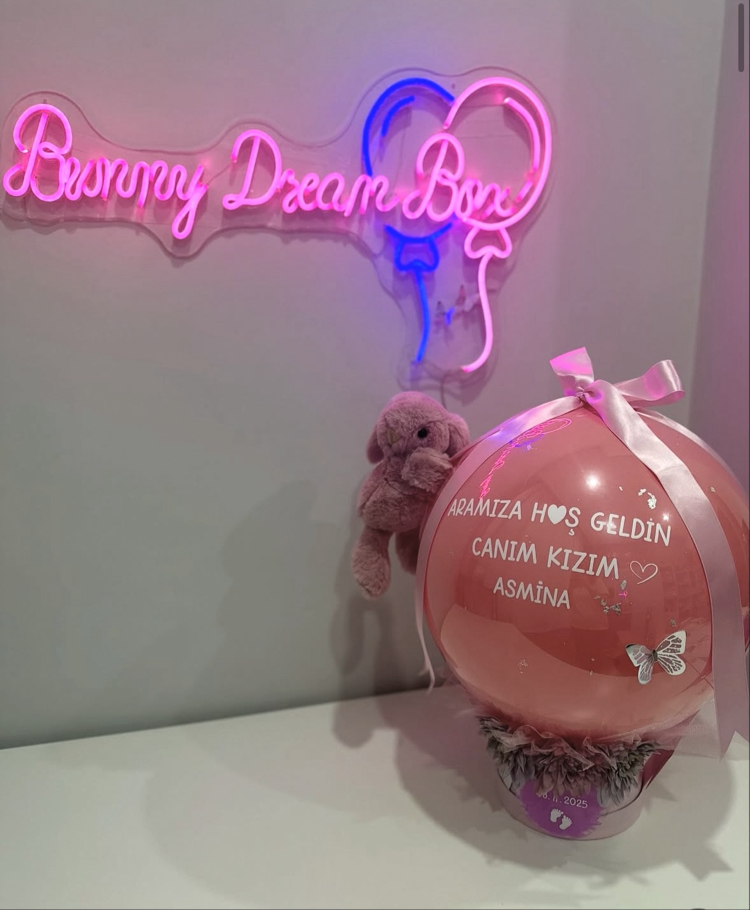 Yeni doğan tebriği balon+sarılan tavşan