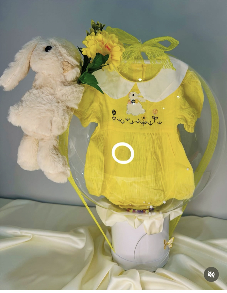 Kız bebek balon içi body aranjman+sarılan tavşan