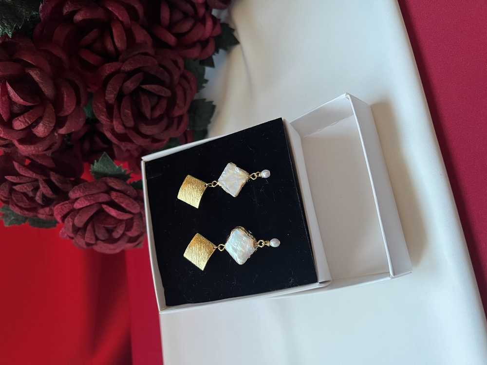 Romantic Turn Earrings