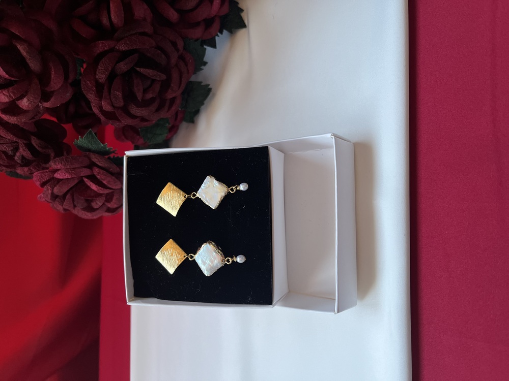 Romantic Turn Earrings