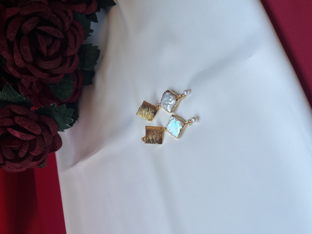 Romantic Turn Earrings