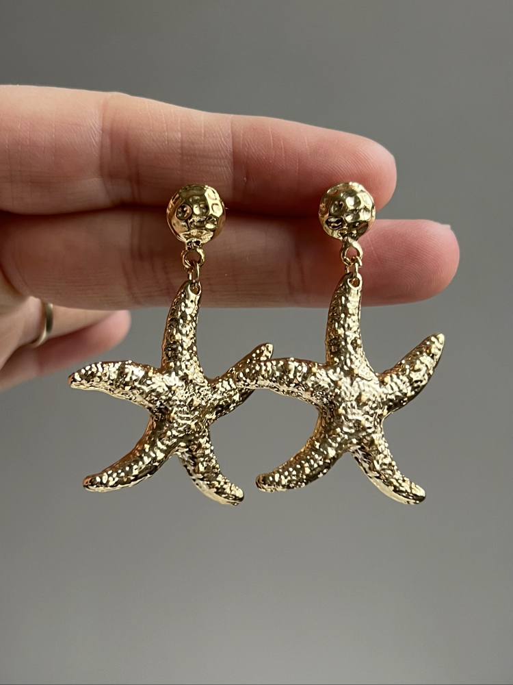 Gold Sallanan Deniz Yıldızı Küpe