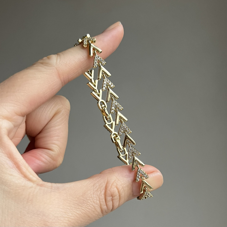 Gold Taşlı Kılçık Model Bileklik
