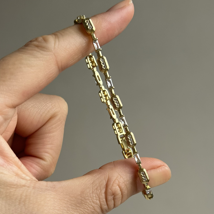 Gold Taşlı Model Bileklik