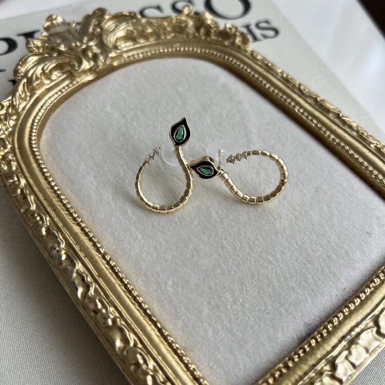 Gold Taşlı Küpe