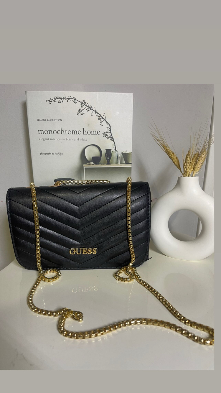 Siyah Guess Model Zincir Askılı Omuz Çantası (200₺)