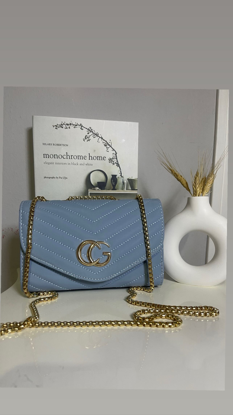 Buz Mavisi GG Model Zincir Askılı Omuz Çantası (200₺)