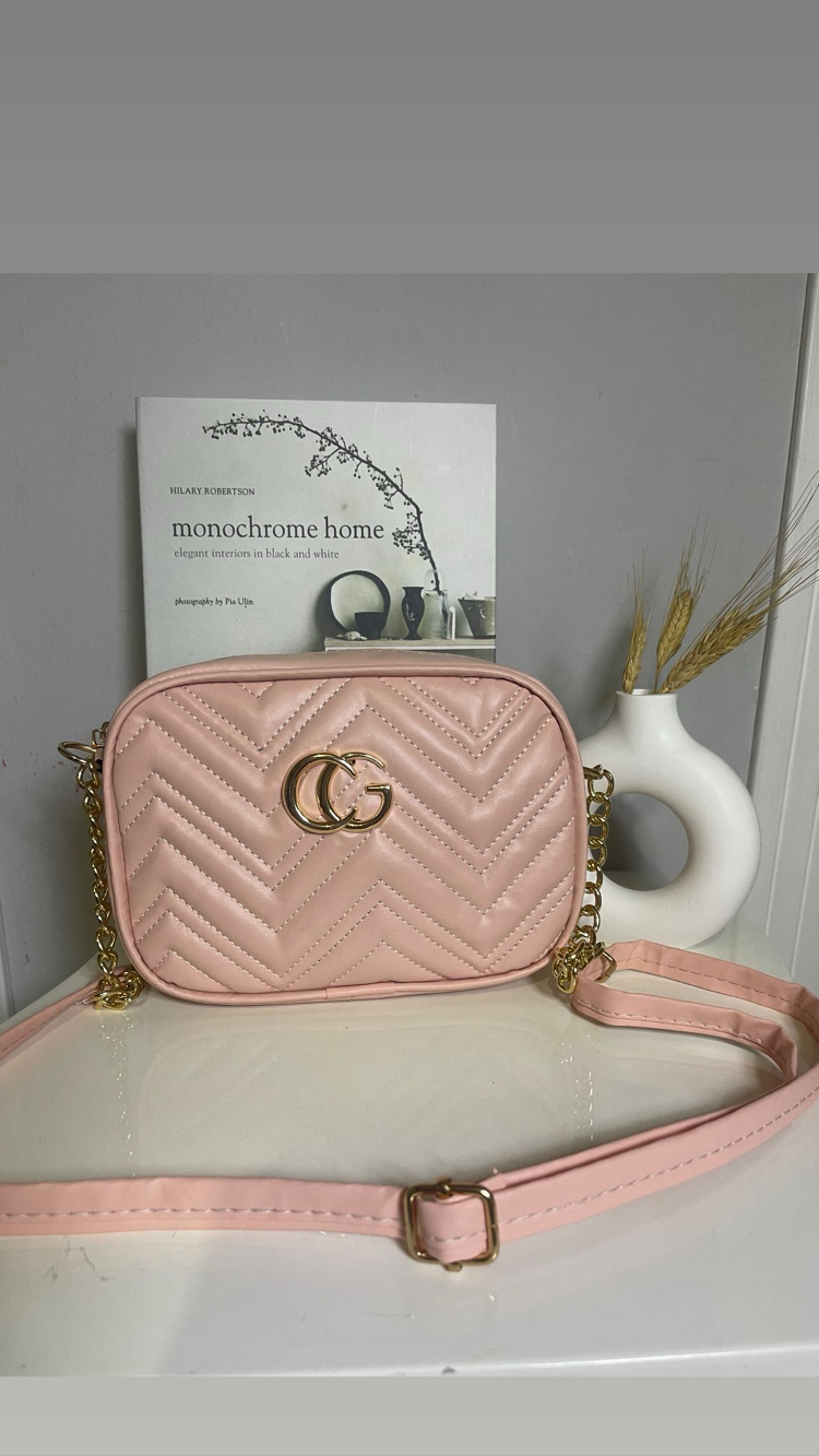 Pudra Pembe Zigzag Kapitone Omuz Çantası – GG Model (200₺)