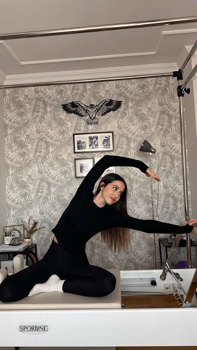 Siyah parmak geçmeli body