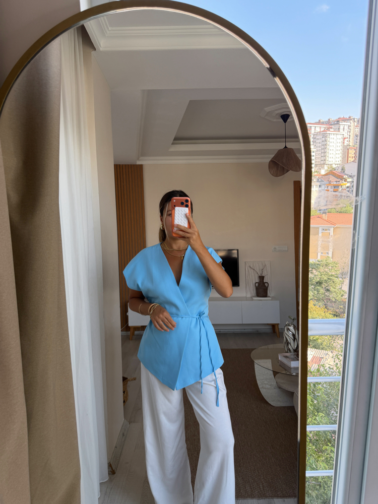 Astarlı mavi yelek