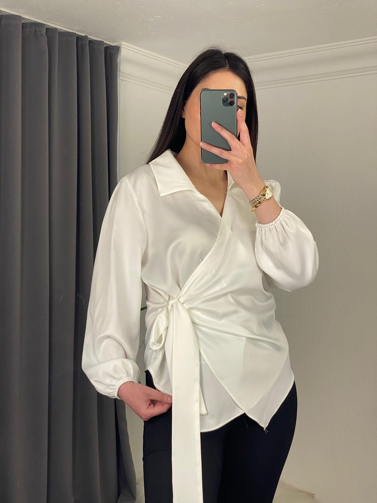 marka model yandan bağlamalı bluz (ekru)