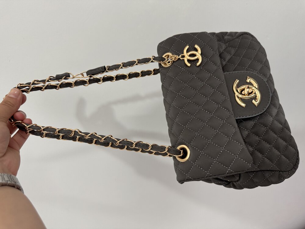 Gri Chanel