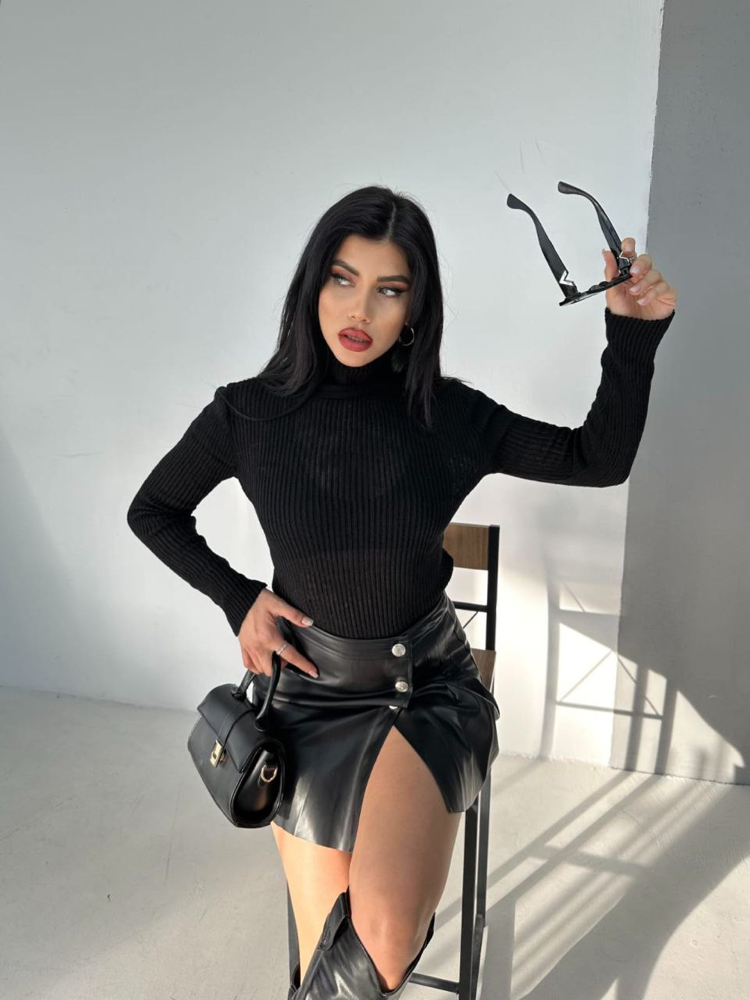 Hafif transparan boğazlı body full esnek