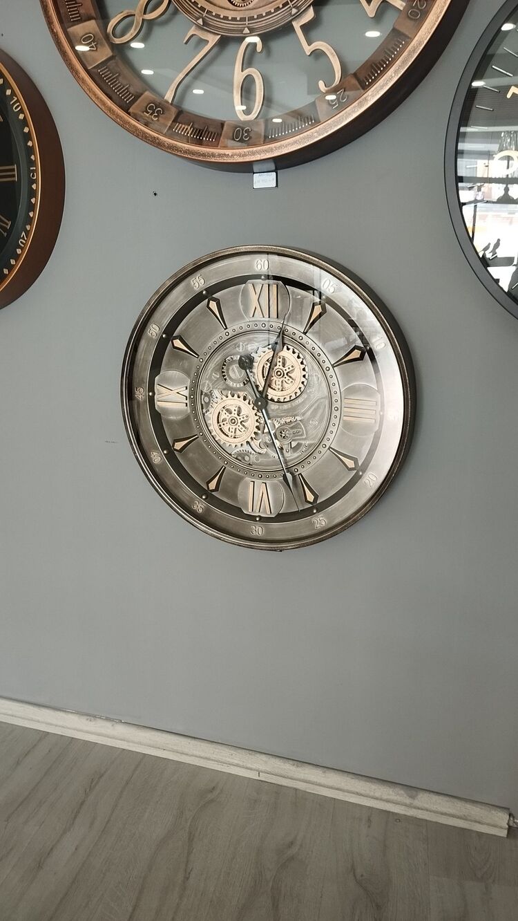 Çarklı metal saat