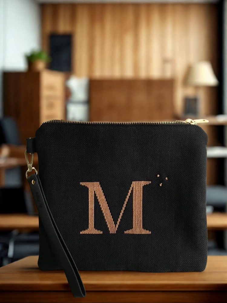 M Harfi Kanaviçe Clutch Çanta