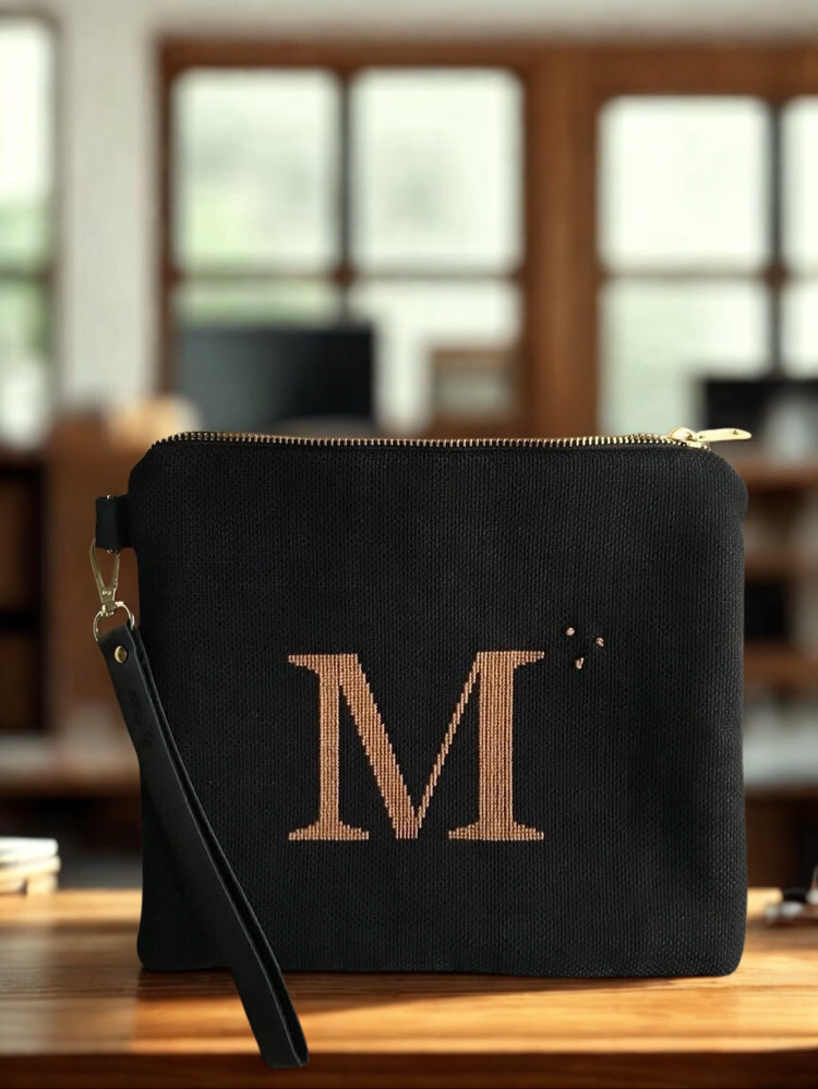 M Harfi Kanaviçe Clutch Çanta