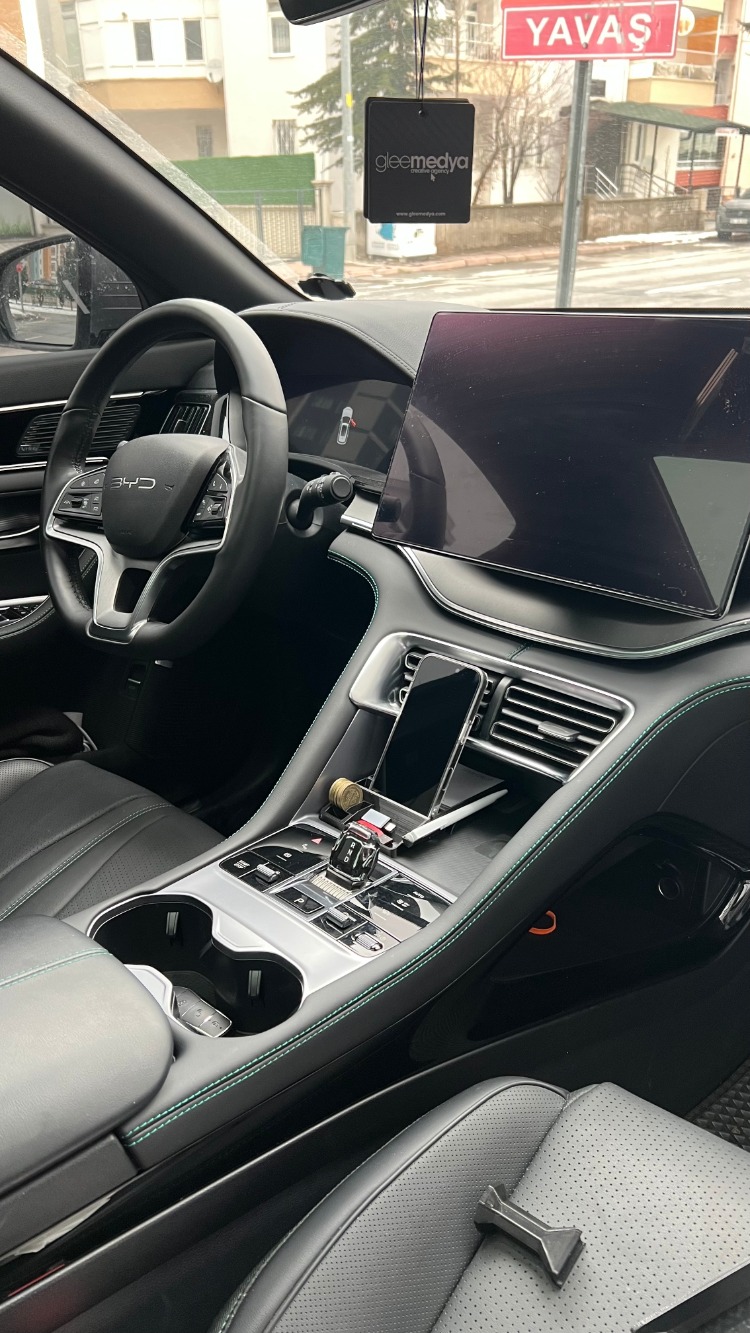 BYD Seal / Seal U-DMi Kablosuz Şarj Alanı Organizer – Telefon Standlı, Kalemlikli Düzenleyici