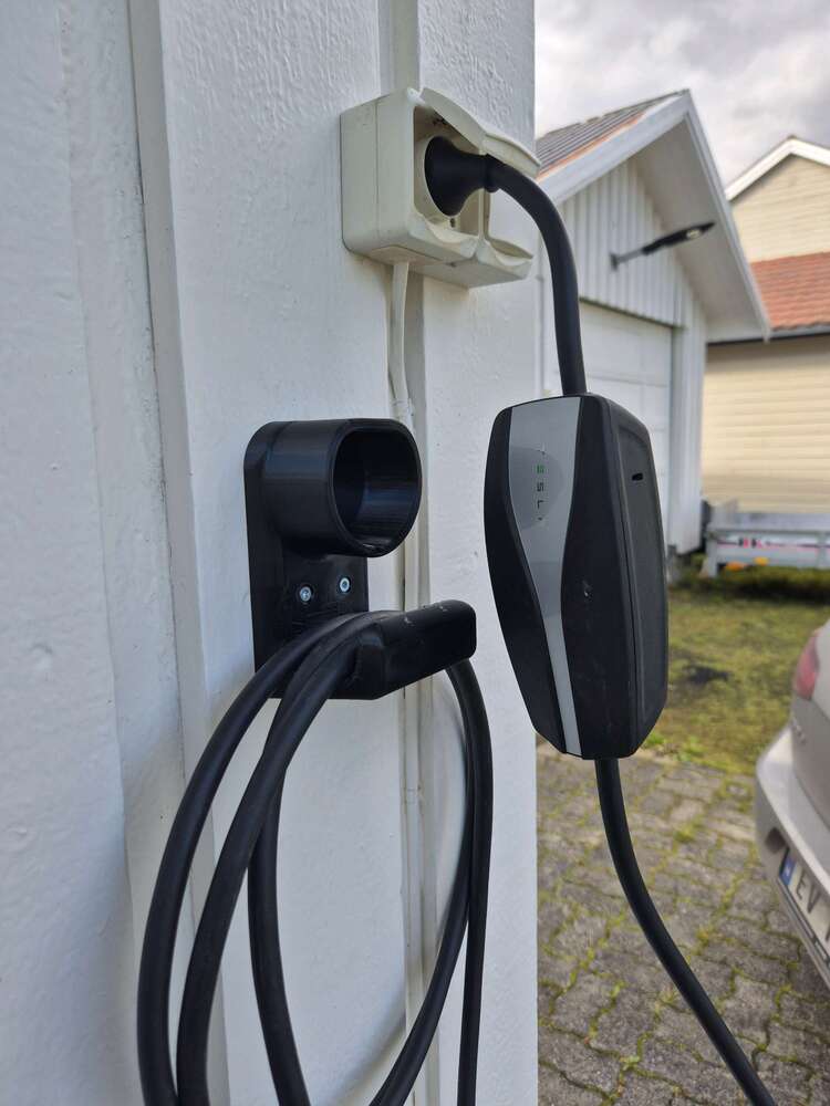 Type 2 EV Şarj Kablosu ve Priz Tutucu | Duvara Montaj Aparatı | Elektrikli Araç Aksesuarı