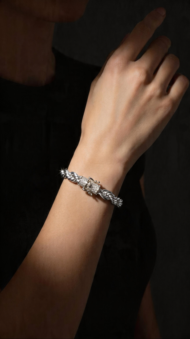 Silver taşlı bileklil
