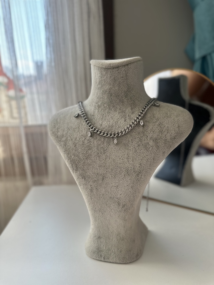 Taşlı Helen silver renk çelik kolye