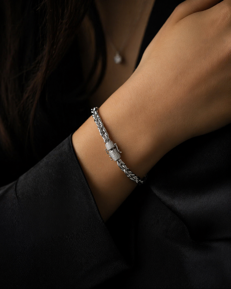 Silver taşlı bileklil