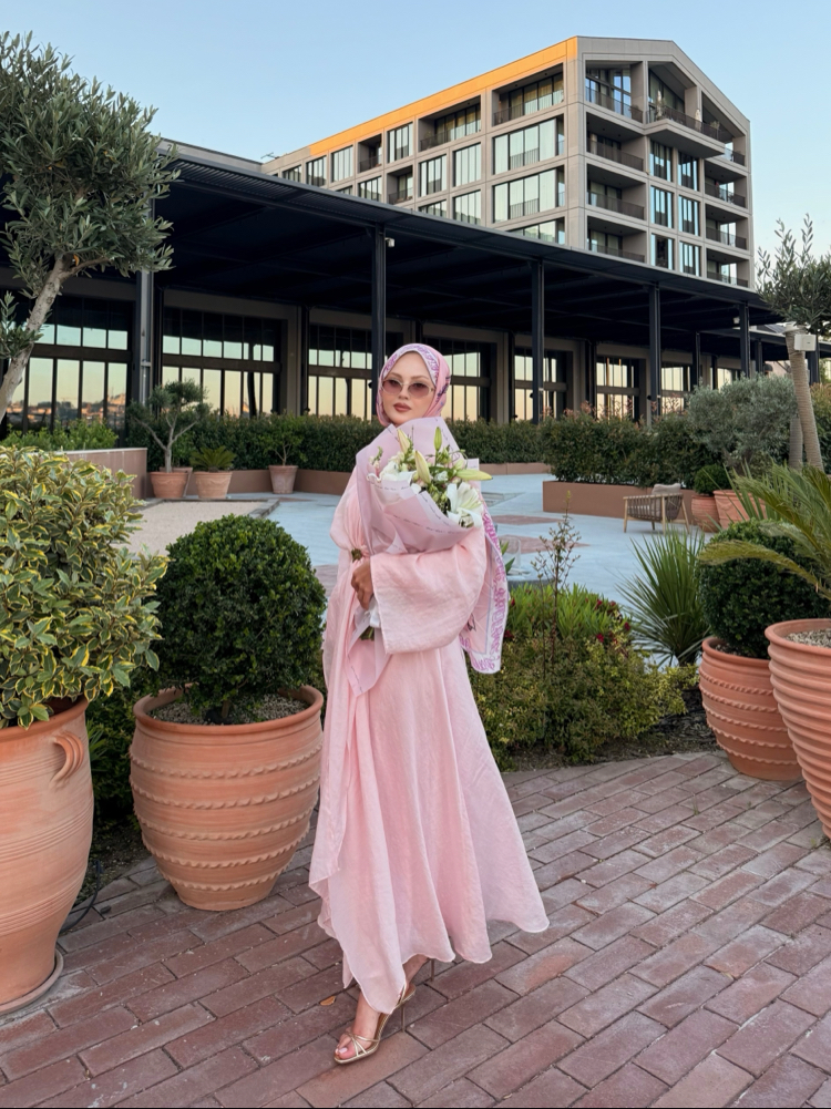 Pelerinli elbise pembe
