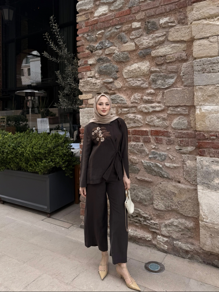 taş detaylı nakışlı takım kahverengi