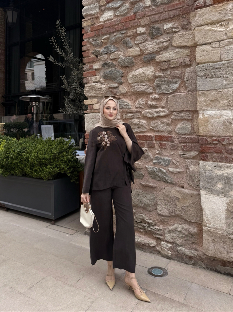 taş detaylı nakışlı takım kahverengi