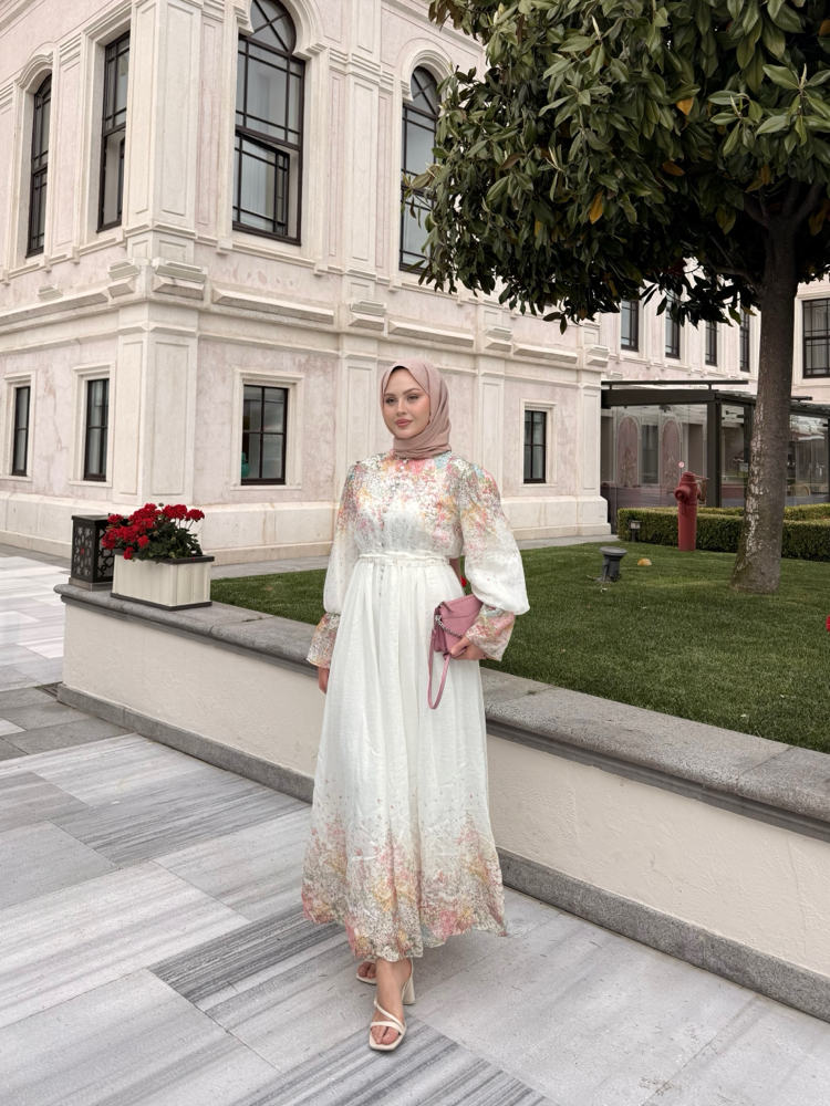 Çiçekli elbise beyaz