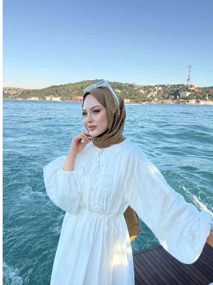 gül detaylı pamuklu keten astarlı elbise beyaz