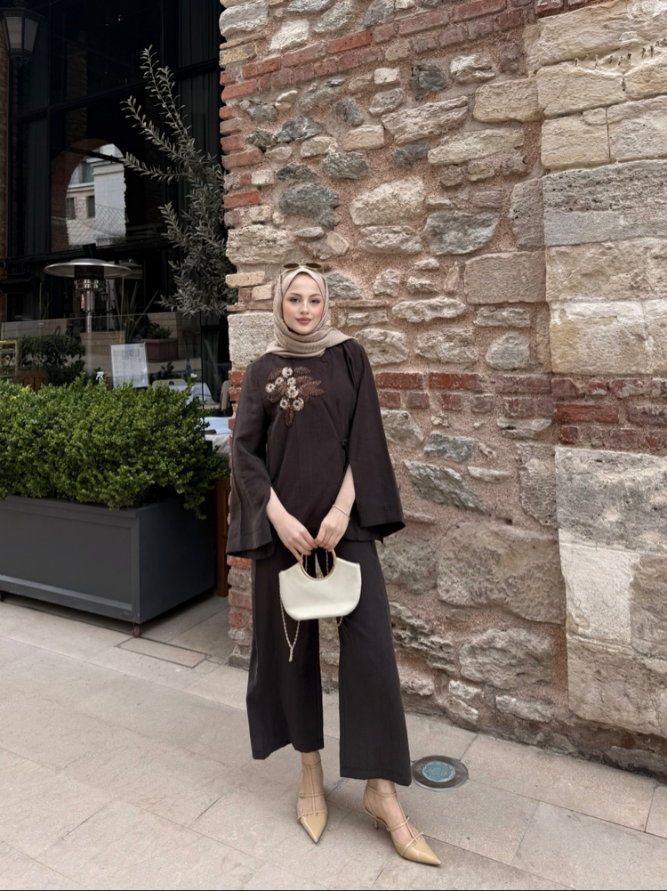 taş detaylı nakışlı takım kahverengi