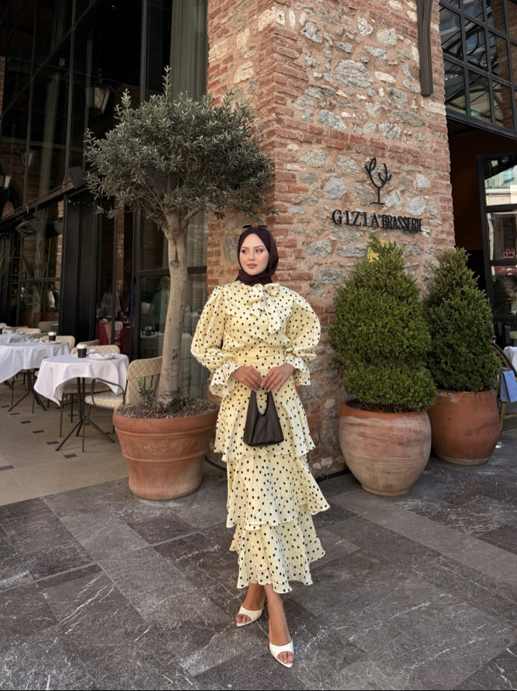 Puantiyeli kat kat takım tereyağ sarısı