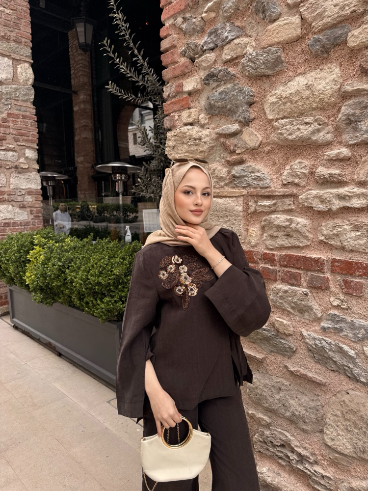 taş detaylı nakışlı takım kahverengi