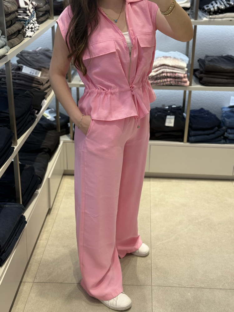 PEMBE YELEKLİ TAKIM 