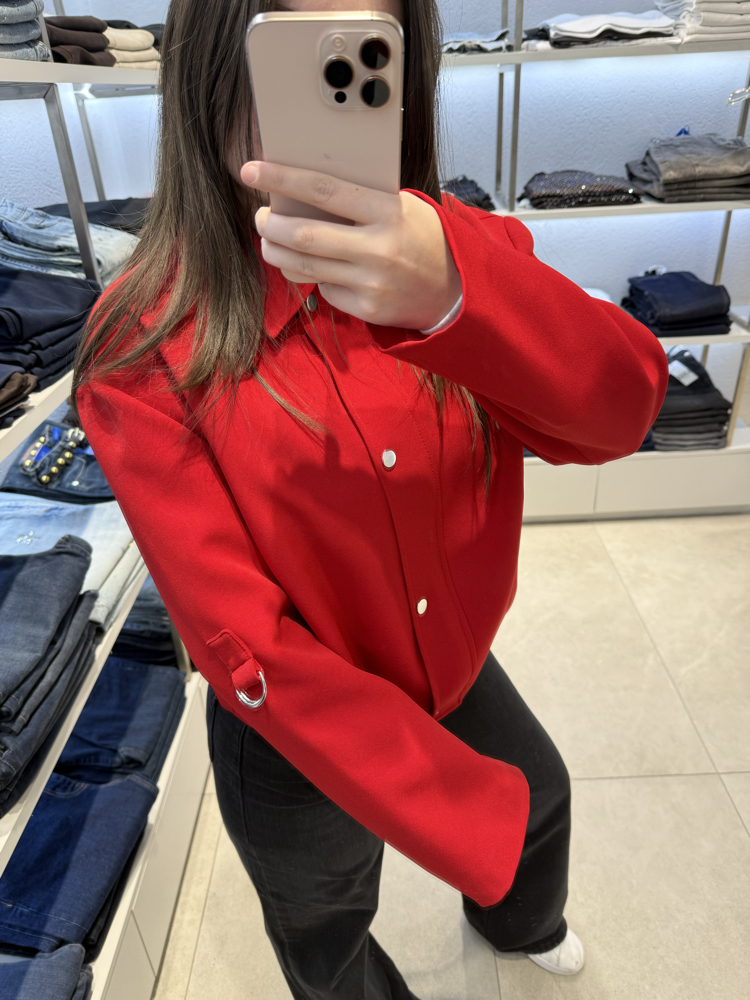 Kolu toka detaylı kırmızı ceket