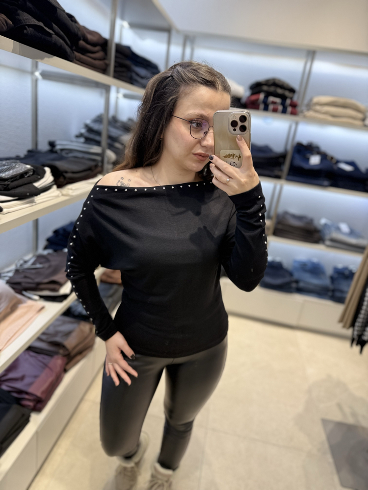 ZR MODEL TAŞLI BLUZ