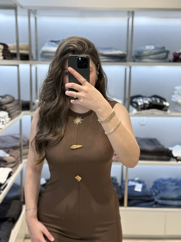 AKSESUAR DETAY ELBİSE 