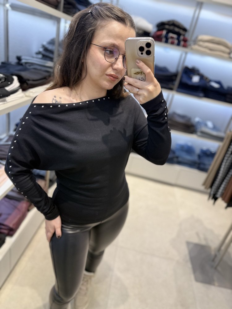 ZR MODEL TAŞLI BLUZ