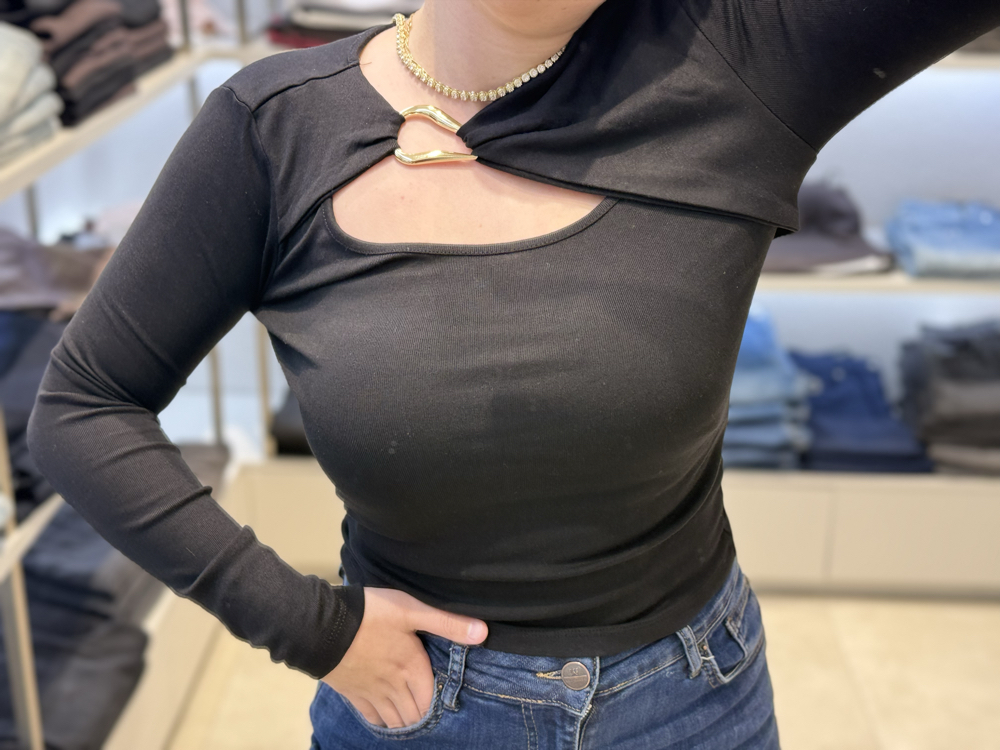 Gold yaka detaylı siyah bluz 