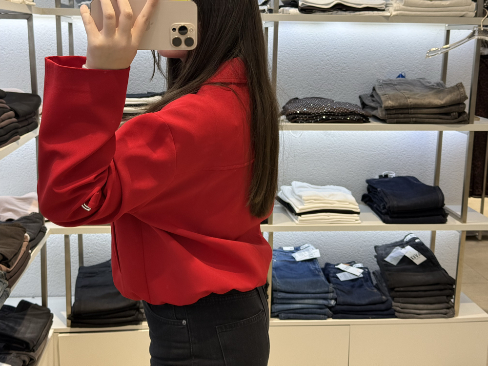 Kolu toka detaylı kırmızı ceket