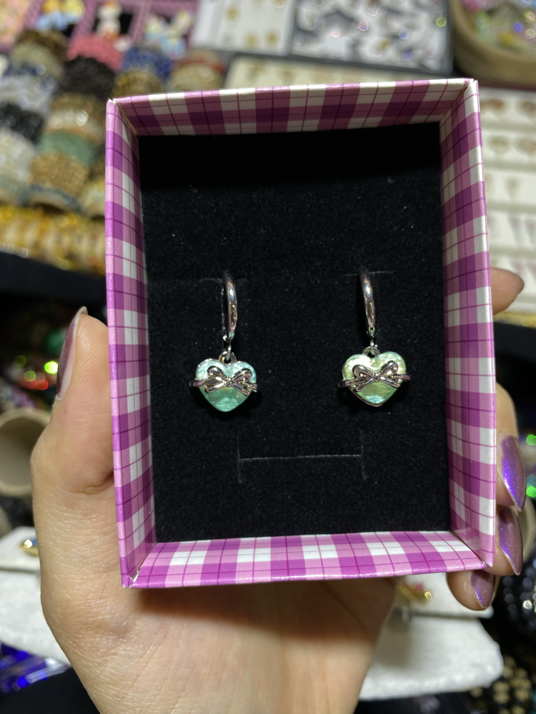 Sweetheart Ribbon Drops