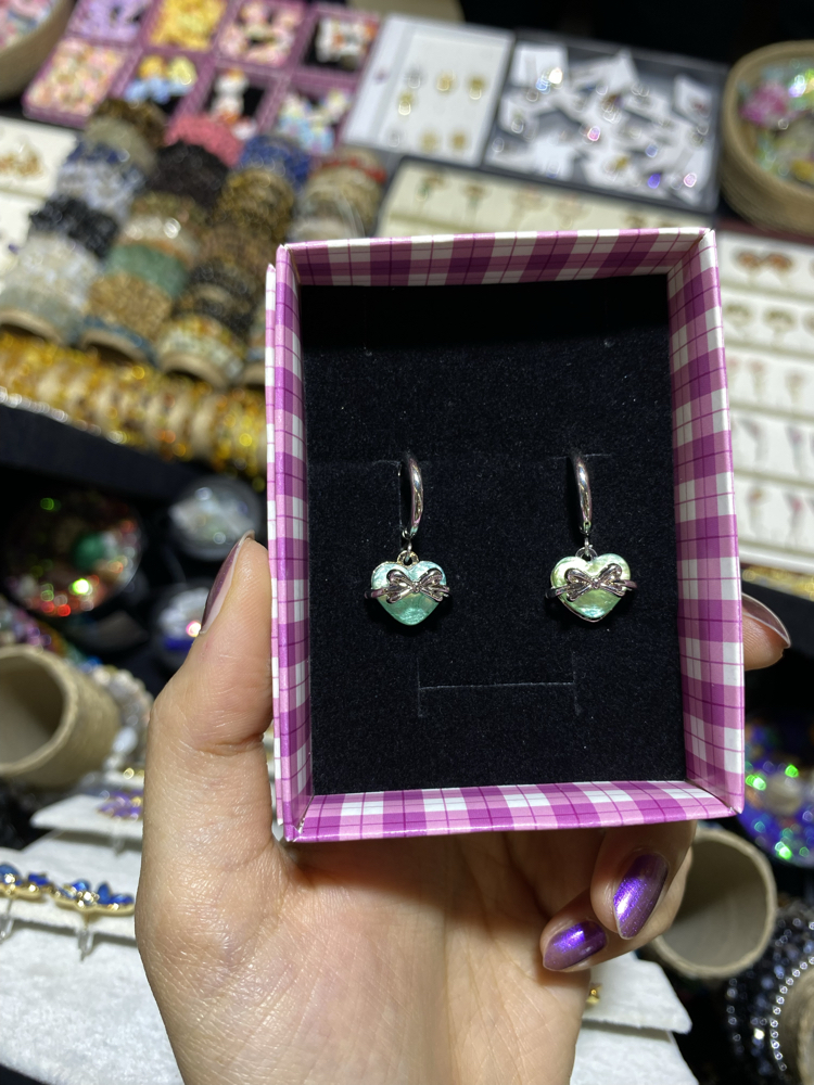 Sweetheart Ribbon Drops