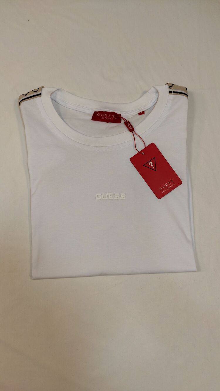 GUESS ŞERİTLİ BEYAZ TİŞÖRT