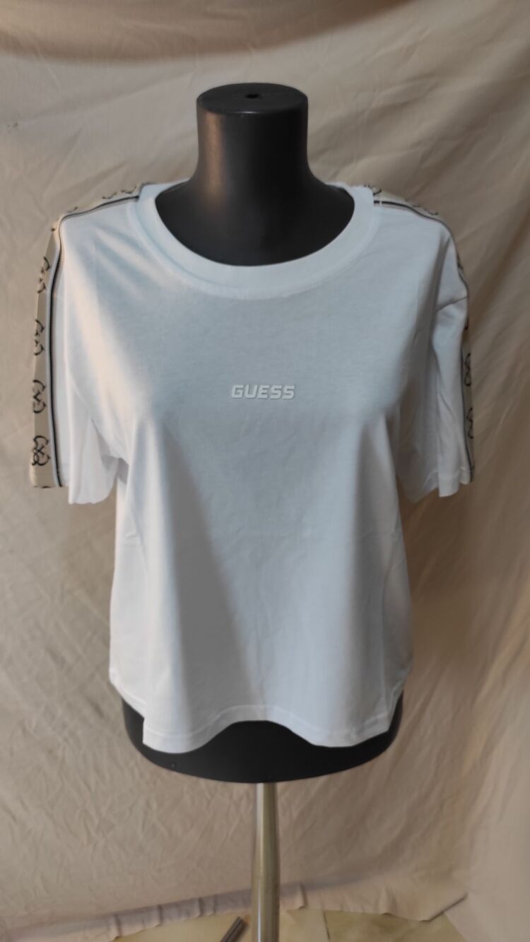 GUESS ŞERİTLİ BEYAZ TİŞÖRT